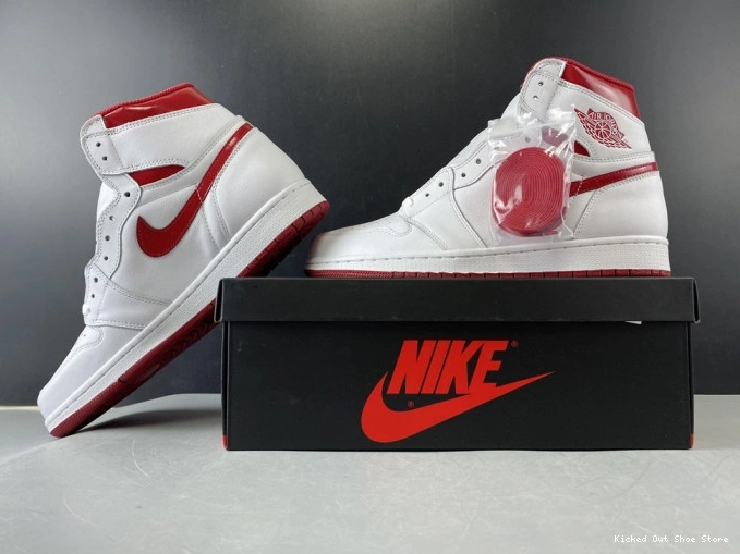 Kick Theory (2017) Retro Air 1 Red 555088-103 Metallic Jordan 0818